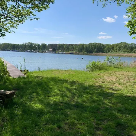 Gemuetlicher An Der Mecklenburgischen Seenplatte Semesterbostad *